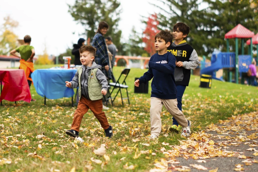 Équipe Poitras - Enfants dans un parc