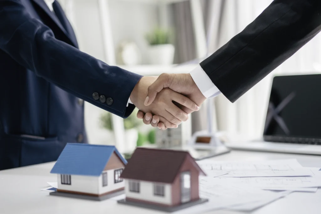 Équipe Poitras - Serrer mains courtier